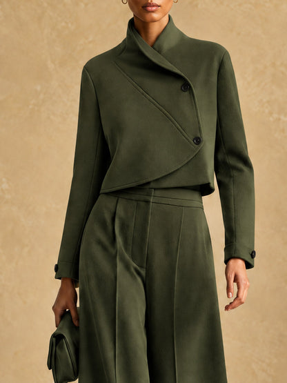 Mara | Conjunto verde oliva con chaqueta corta y pantalón ancho