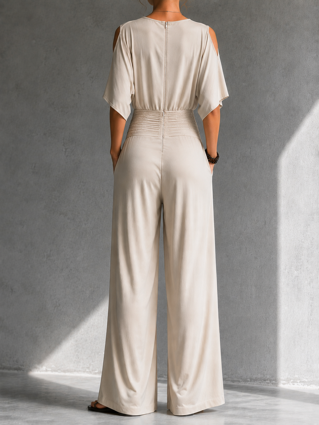Mia | Mono elegante con escote cruzado y pernera ancha