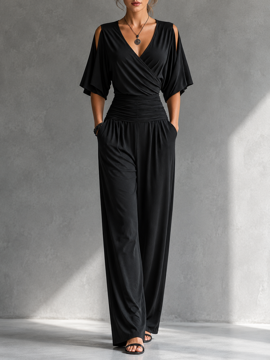 Mia | Mono elegante con escote cruzado y pernera ancha