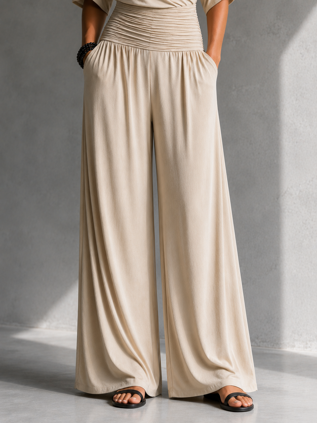 Mia | Mono elegante con escote cruzado y pernera ancha