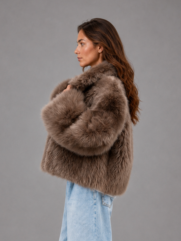 Arabella | Abrigo de pelo sintético con cuello amplio