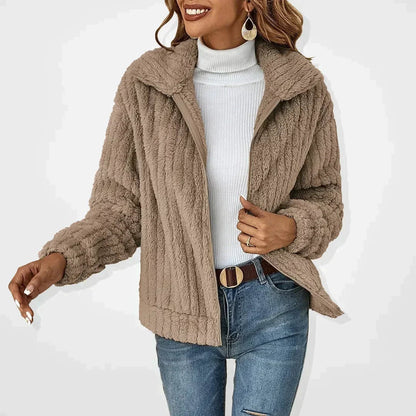 Nuria | Chaqueta de forro polar con cremallera y cuello de solapa