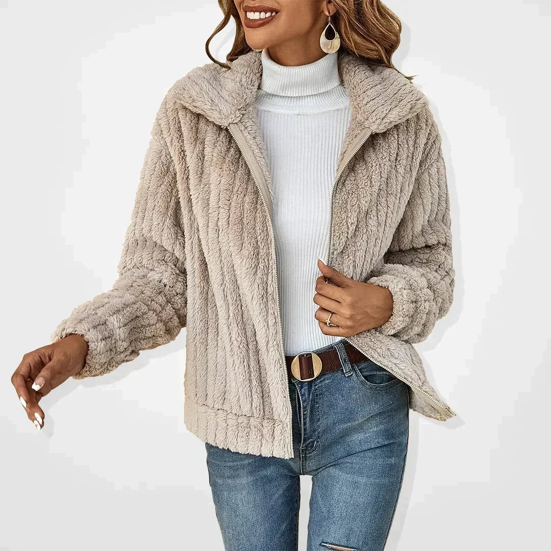 Nuria | Chaqueta de forro polar con cremallera y cuello de solapa