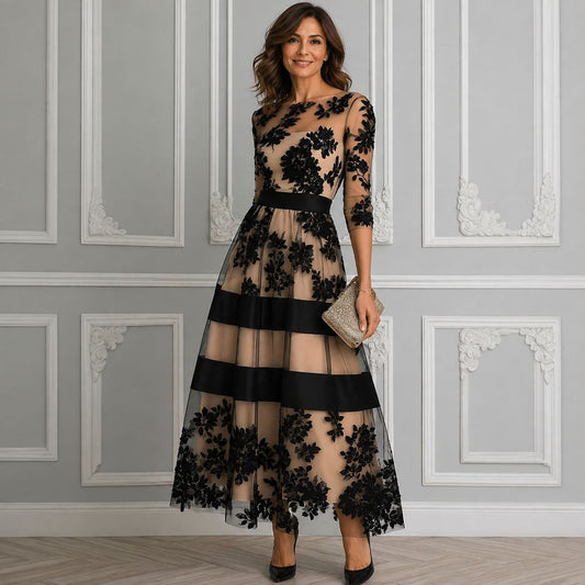 Berta | Vestido midi de encaje con falda acampanada y escote barco